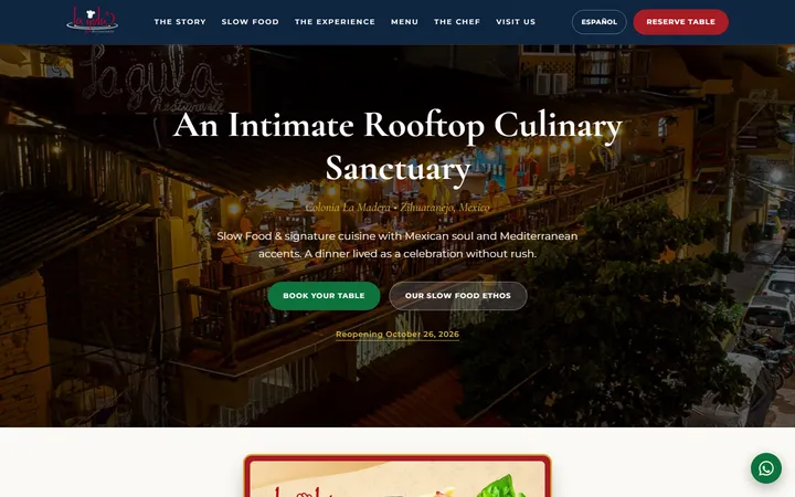 Sitio del restaurante La Gula con terraza nocturna y botón para reservar mesa